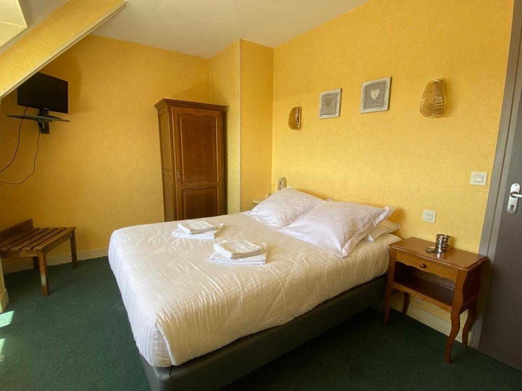 Hotel De La Poste Falaise  Bagian luar foto