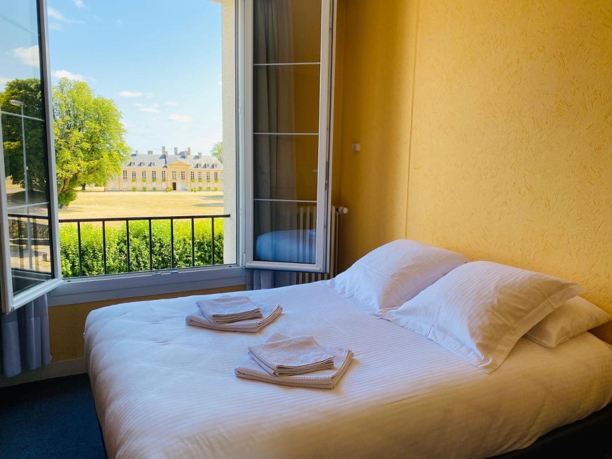 Hotel De La Poste Falaise  Bagian luar foto